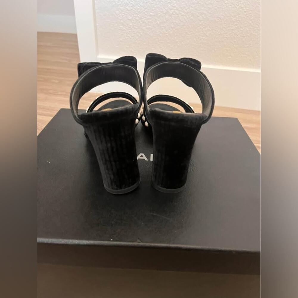 CHANEL Black Pearl Embellished Bow Women's Sandals 38.5 - Picture 13 of 14